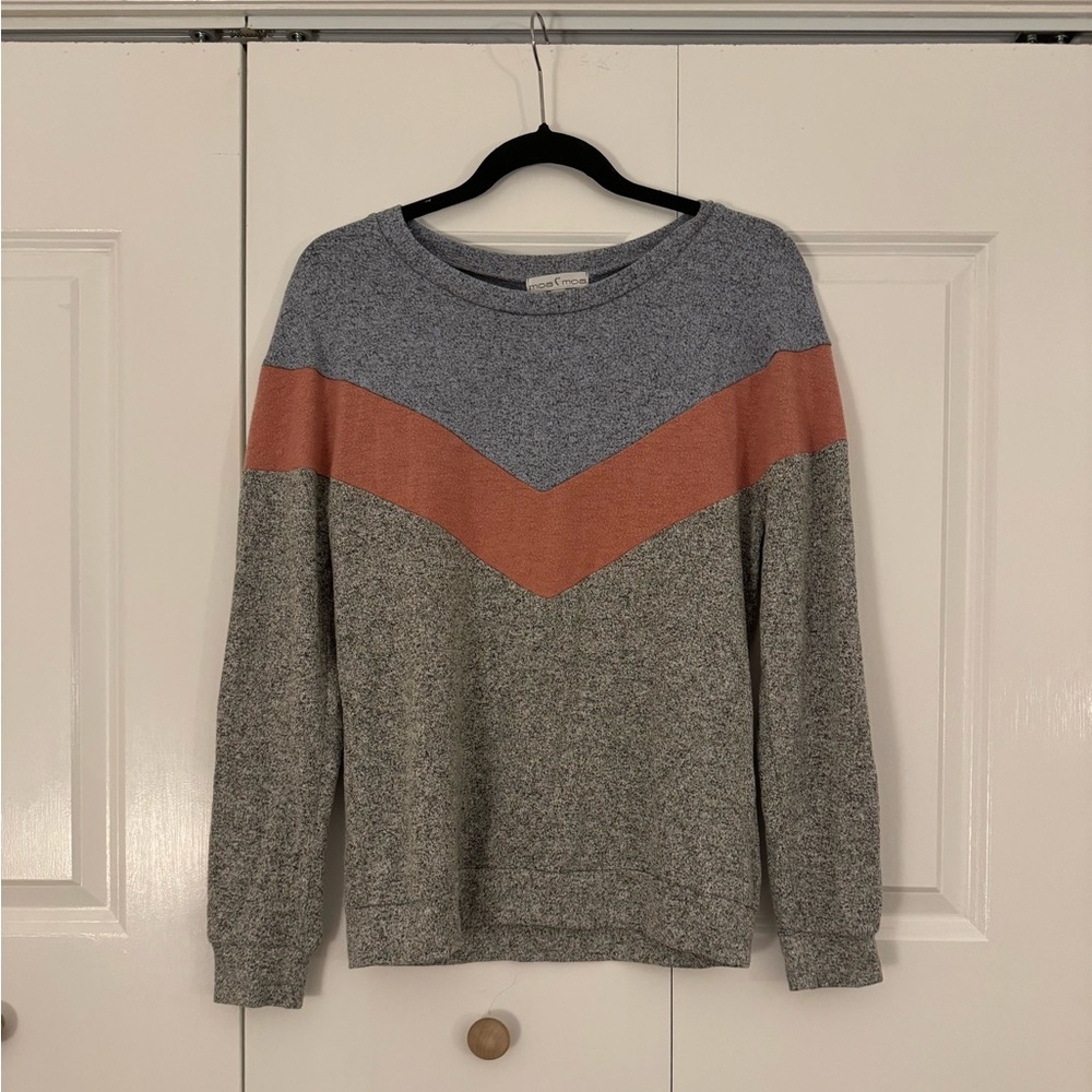 Cute light weight sweater - Picture 1 of 5